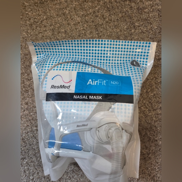 New ResMed AirFit N20 Nasal Mask Large - Picture 1 of 6